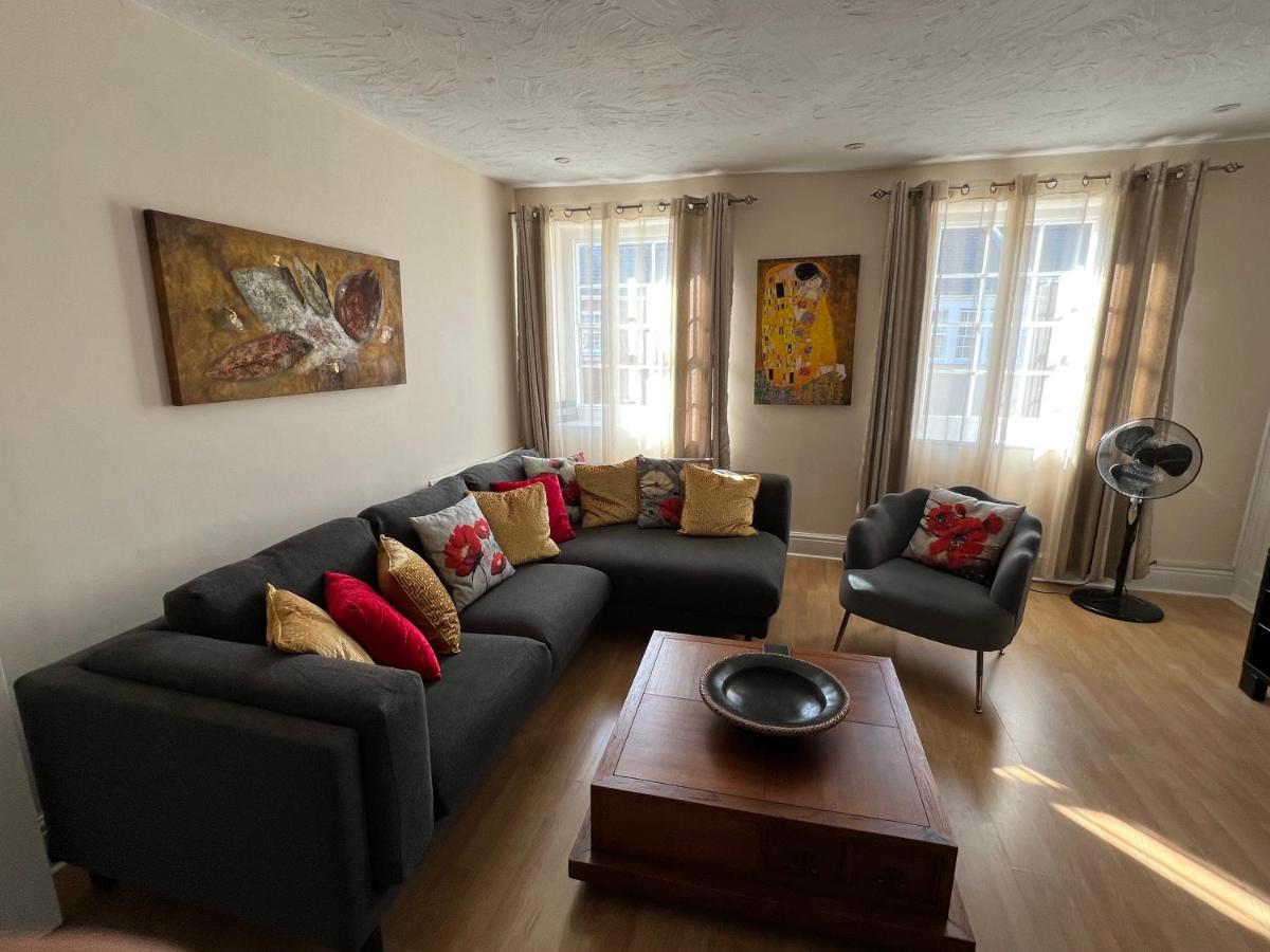 Stay In Yeovil Town Centre, Large 2 Bd Apt With Parking, Sleeps 4 Exterior foto