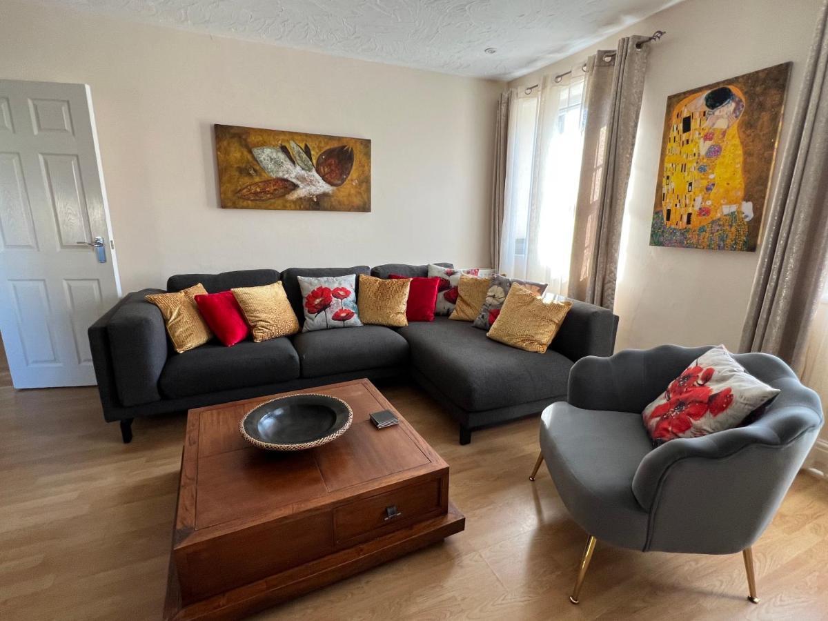 Stay In Yeovil Town Centre, Large 2 Bd Apt With Parking, Sleeps 4 Exterior foto