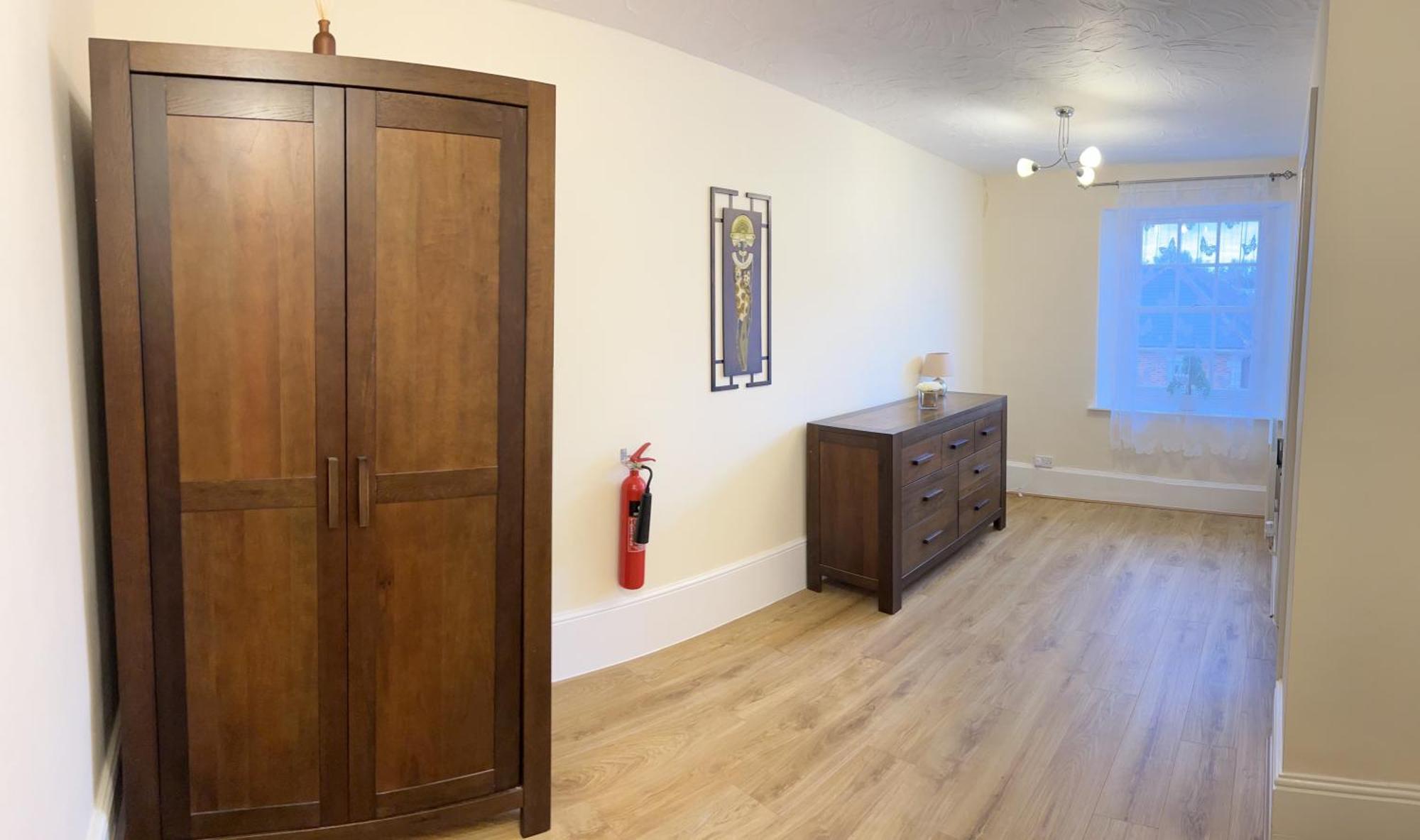 Stay In Yeovil Town Centre, Large 2 Bd Apt With Parking, Sleeps 4 Exterior foto