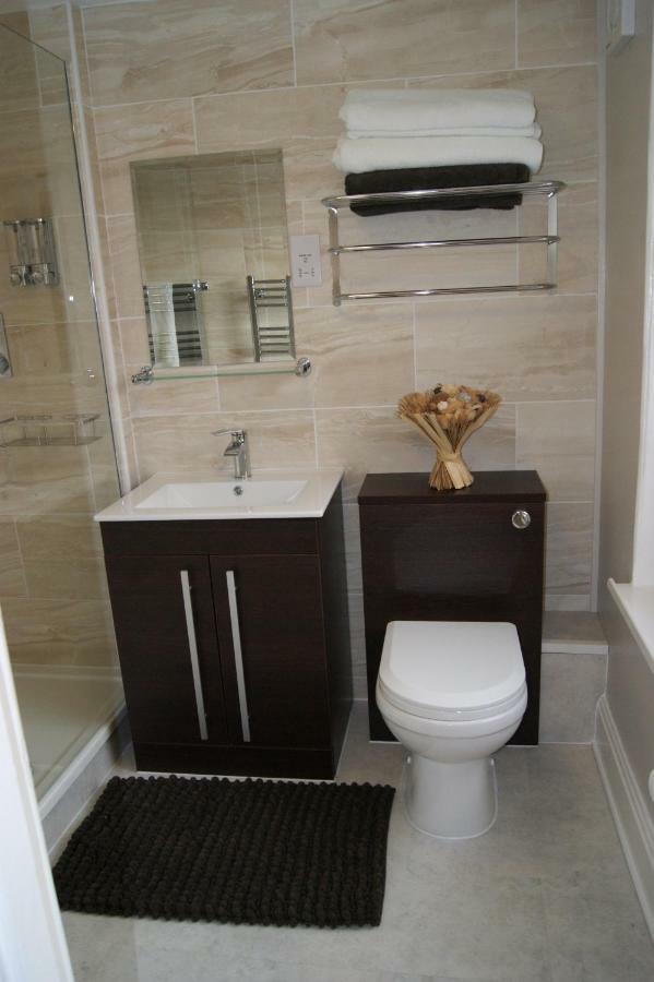 Stay In Yeovil Town Centre, Large 2 Bd Apt With Parking, Sleeps 4 Exterior foto