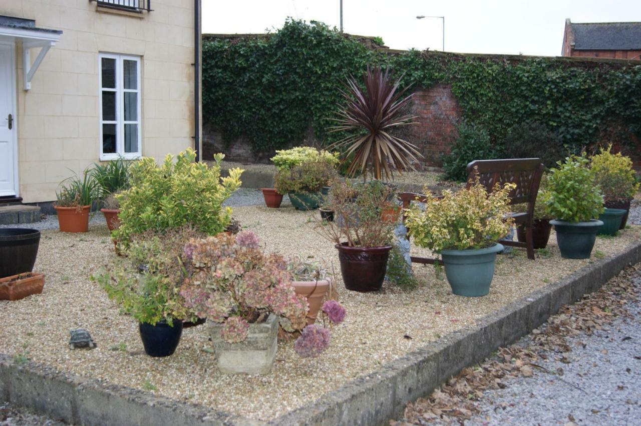 Stay In Yeovil Town Centre, Large 2 Bd Apt With Parking, Sleeps 4 Exterior foto